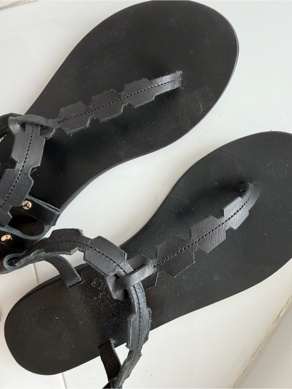 Ancient Greek T-Strap Li Sandals in Black Leather